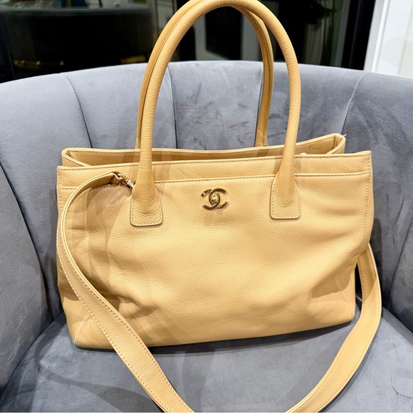 CHANEL 24k Gold Executive Tote Bag Beige - Picture 15 of 17
